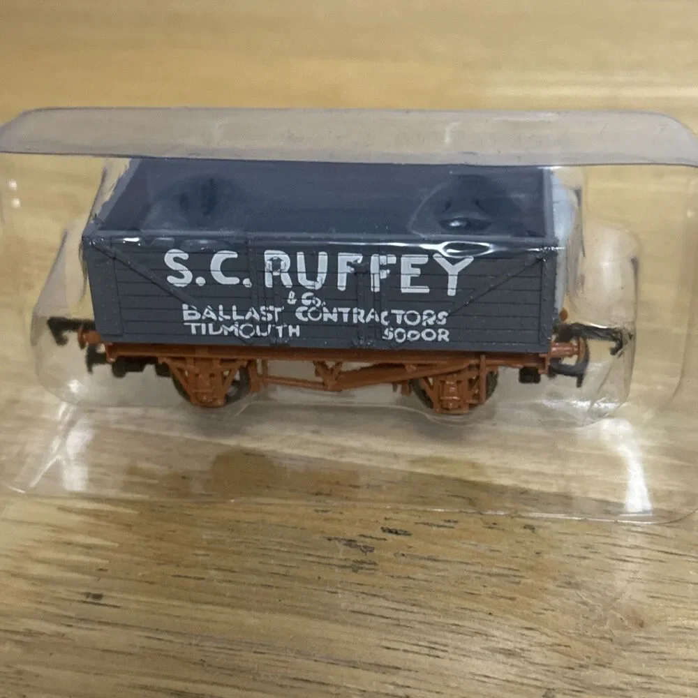 Thomas w/ Moving Eyes Clarabel SC Ruffey Bachmann 2002 HO Scale - Picture 9 of 16